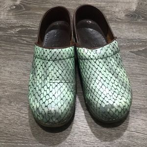 Sanita snake skin detail in green, gray and brown